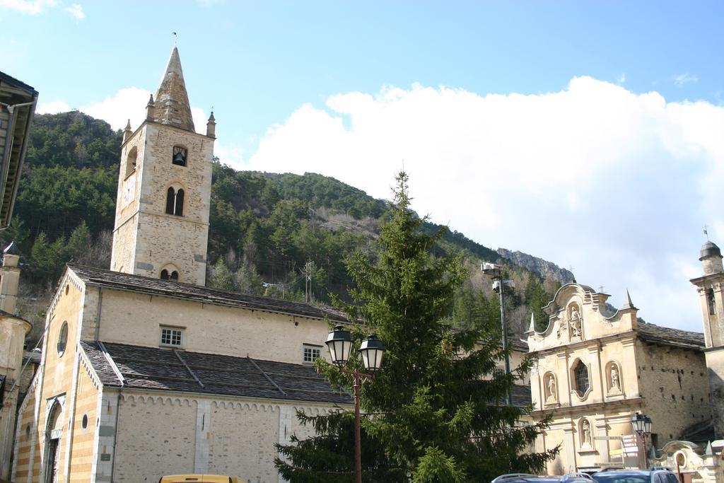 Hotel Fleur Des Alpes La Brigue Exterior foto